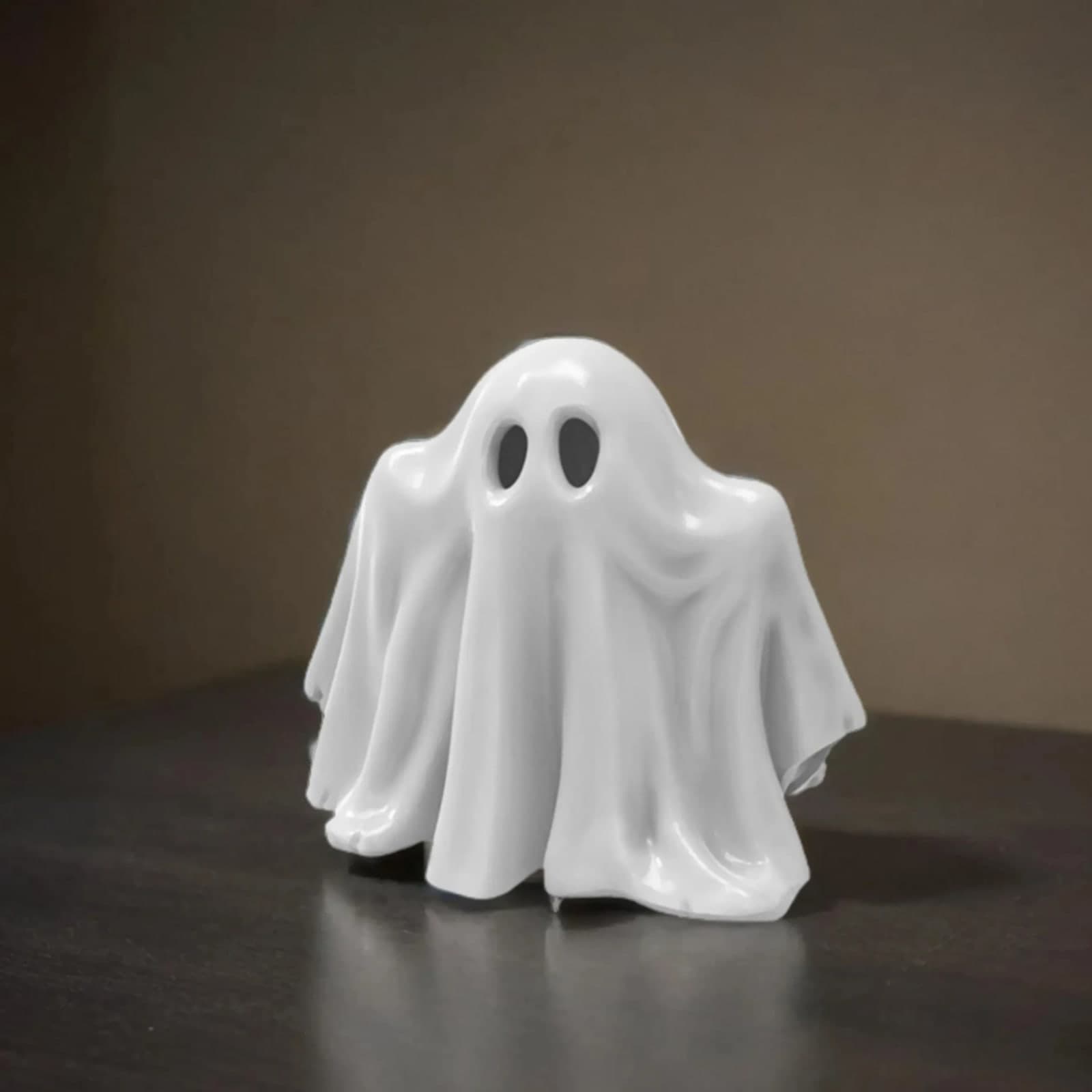 Short Ghost Figurine – Cute 3D Printed Spooky Collectible